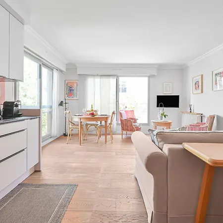 Elegant Parisien Avec Double Balcon باريس