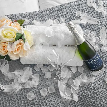 Elegant Parisien Avec Double Balcon باريس